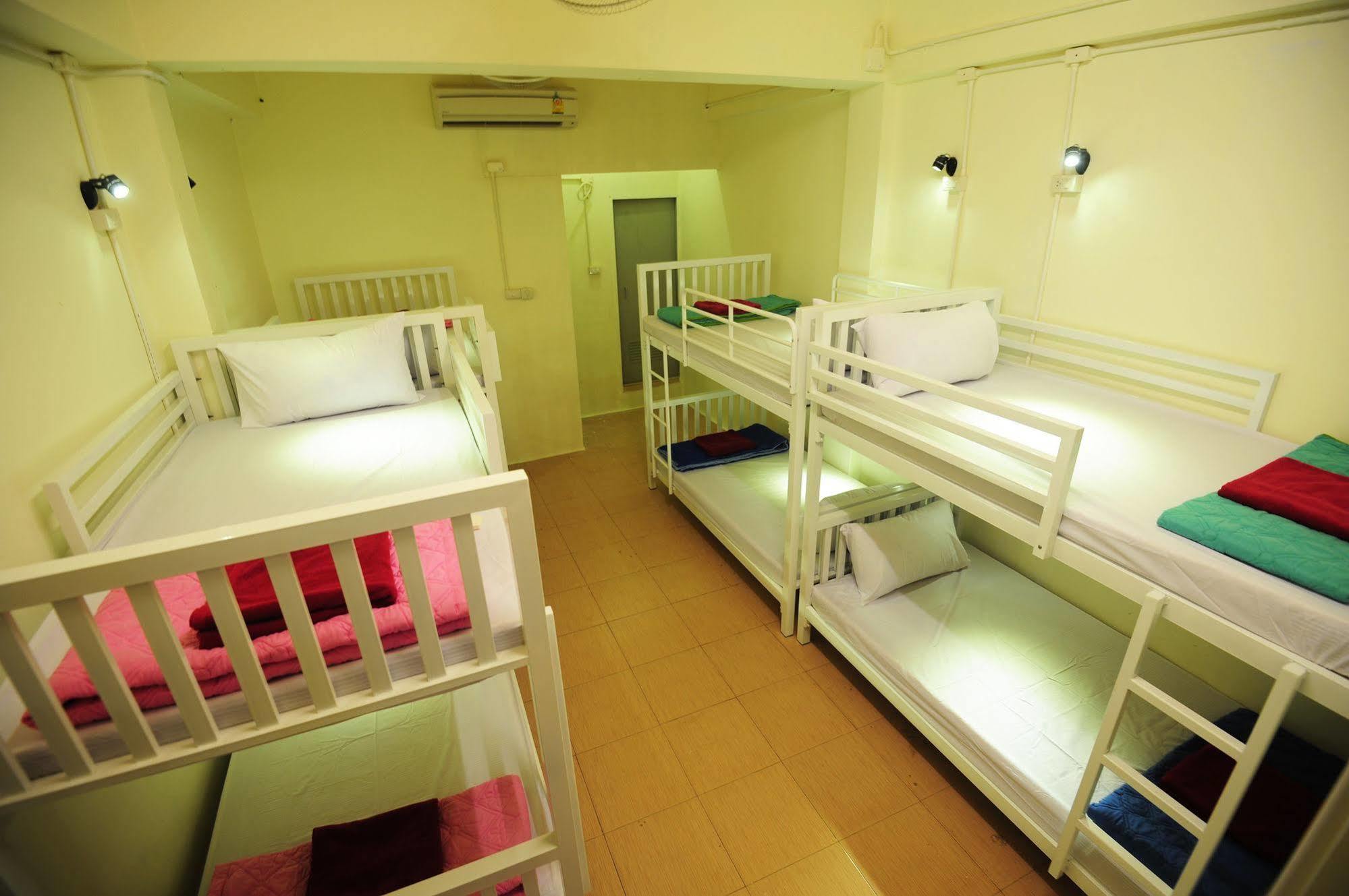 Phi Phi Bucket Hostel Buitenkant foto