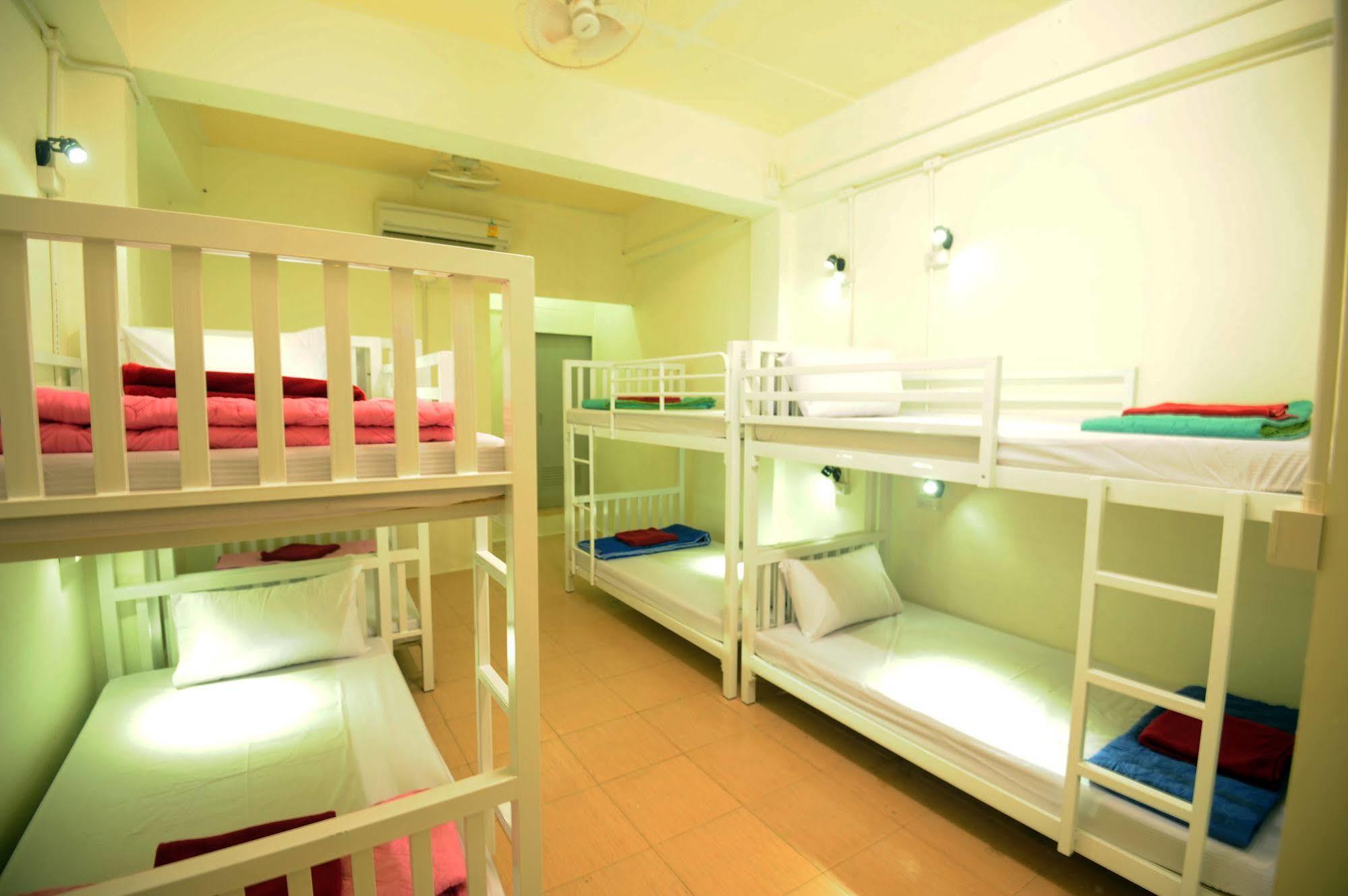 Phi Phi Bucket Hostel Buitenkant foto
